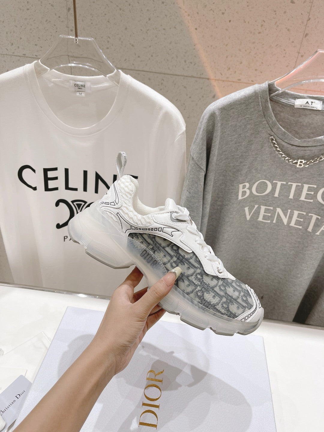Luxury DiorVibe Sneaker White Black Polyester Mesh Fabric And Oblique Jacquard Fabric