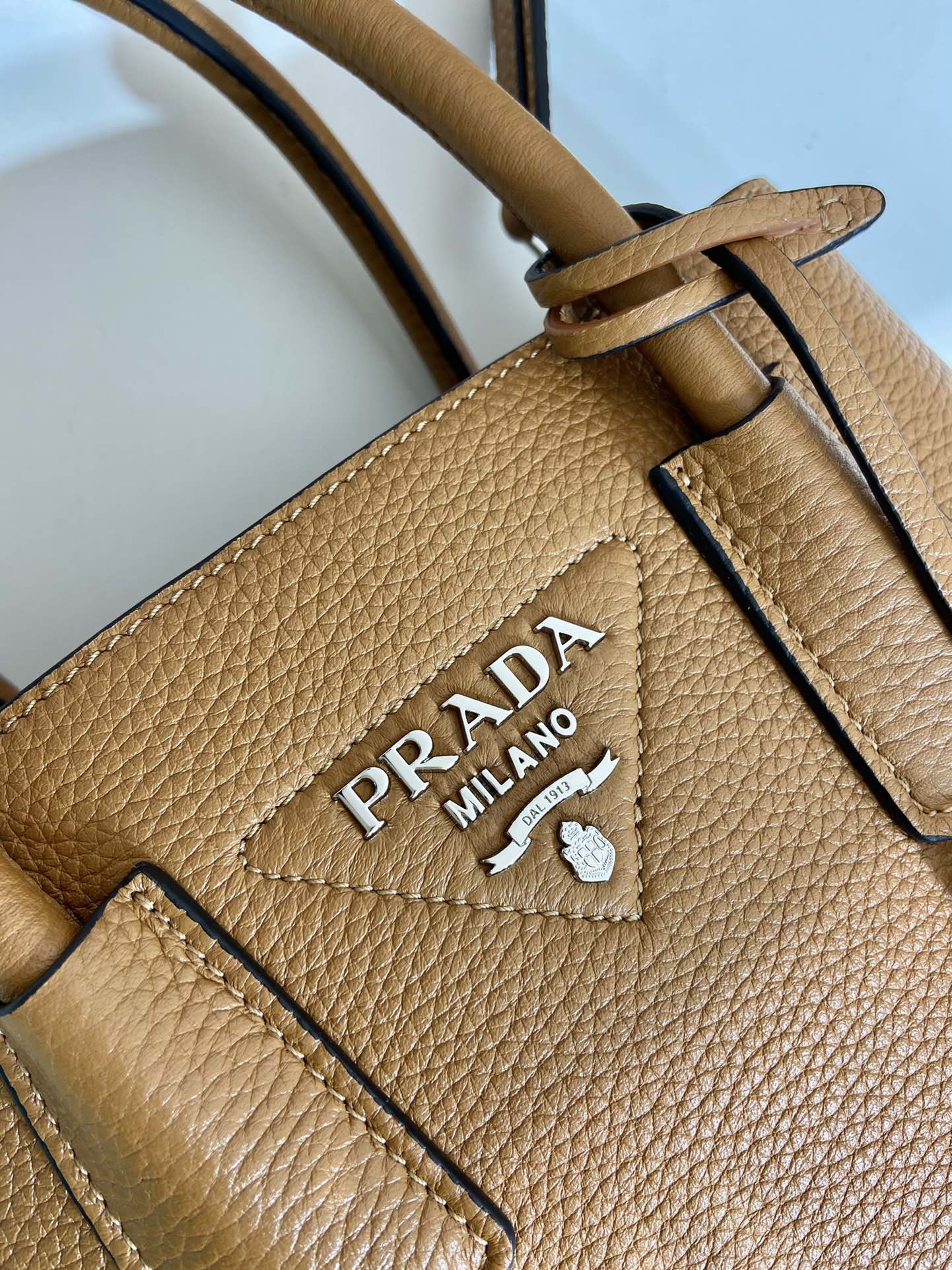 Luxury PradaSHOPPING BAG 25 IN GINGER BROWN DEERSKIN