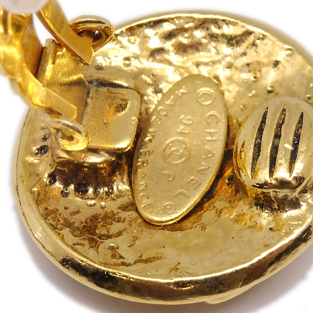 Luxury Chanel Button Earrings Clip-On Gold 94P