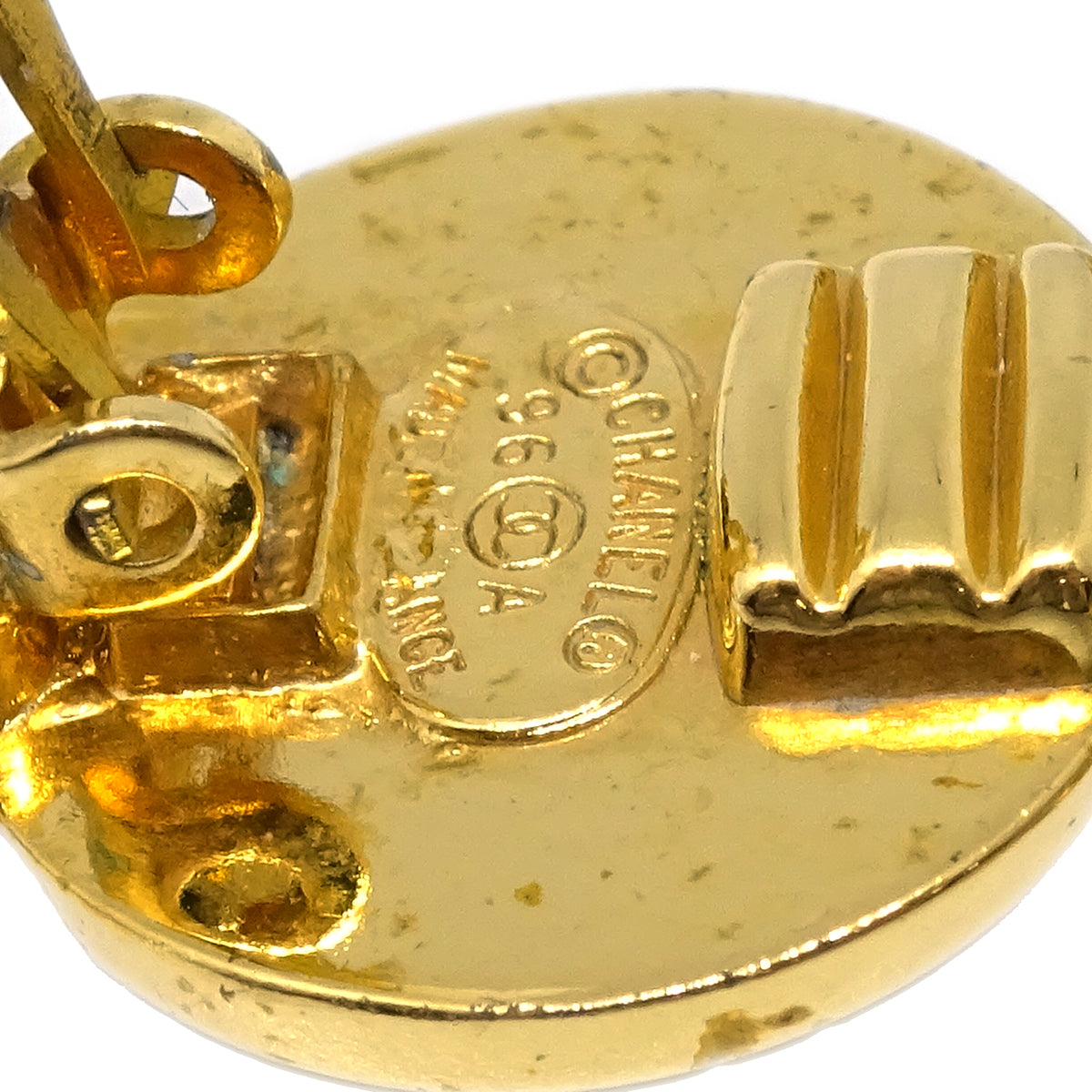 Luxury Chanel Dangle Turnlock Earrings Clip-On Gold 96A