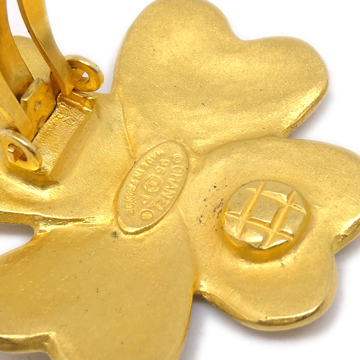 Luxury Chanel Clover Earrings Clip-On Gold 95P