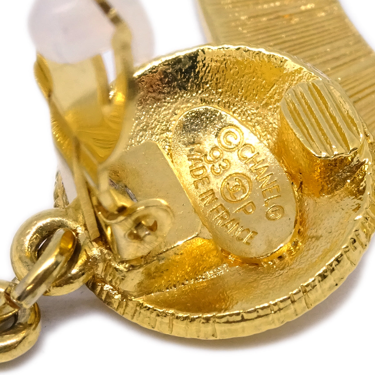 Luxury Chanel Hoop Dangle Earrings Clip-On Gold 93P