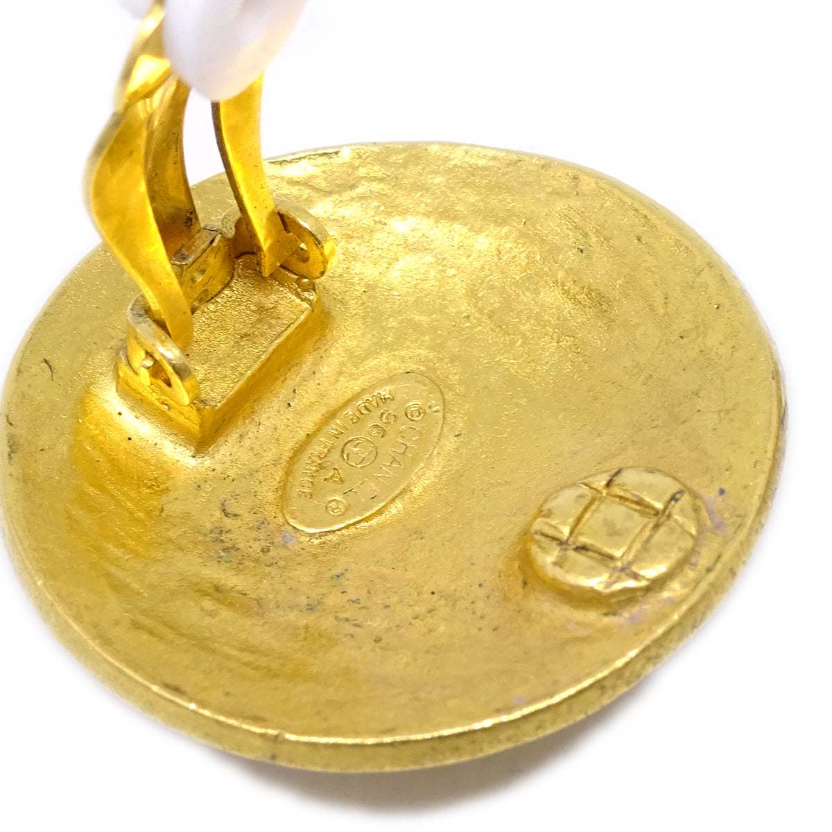 Luxury Chanel Button Earrings Clip-On Gold 96A