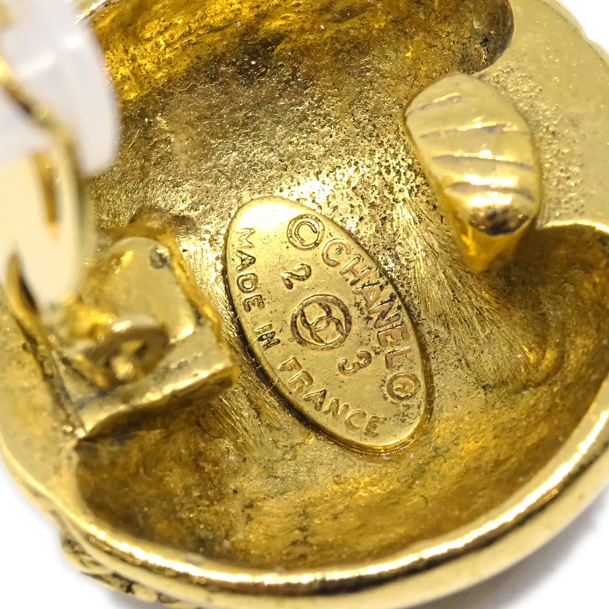 Luxury Chanel Gold Button Earrings Clip-On 23