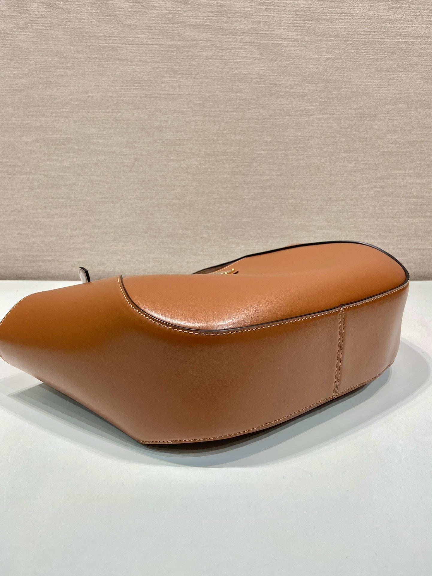 Luxury PradaTOTE BAG 28 IN CINNAMON BROWN SHEEPSKIN GOLD LOGO