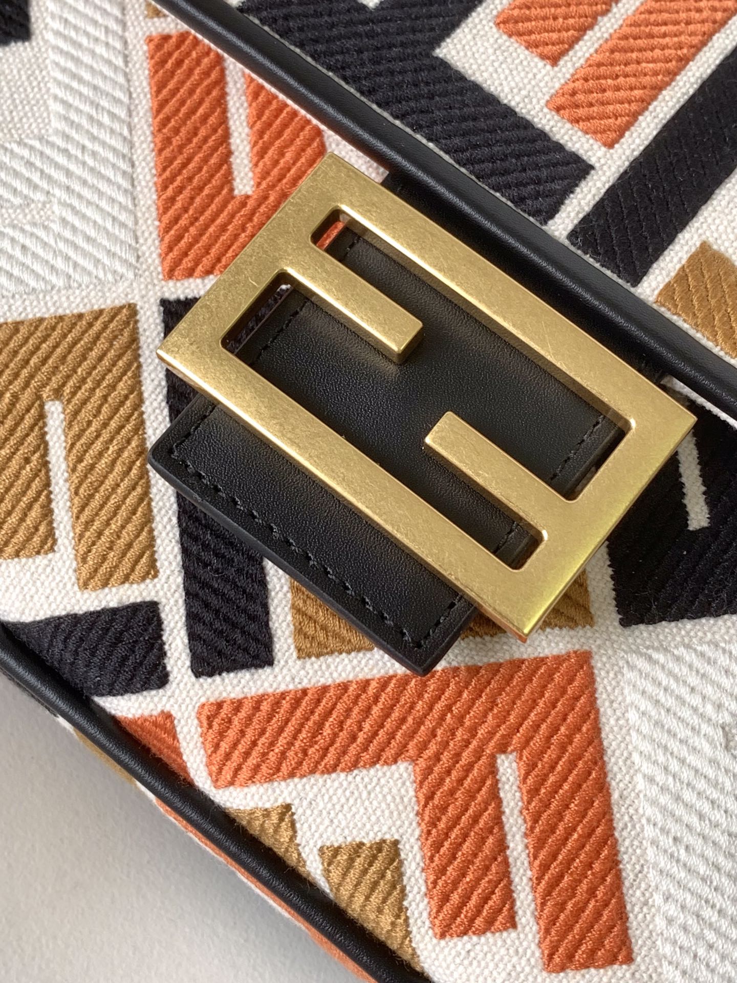 Luxury FendiFend Baguette Black White Brown Orange Canvas Bag 27 with FF Embroidery Ghw