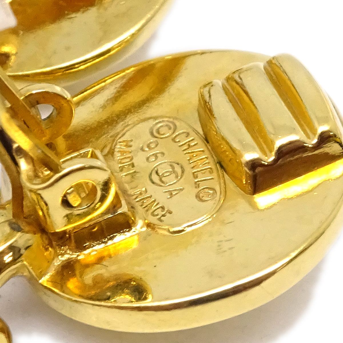 Luxury Chanel Dangle Turnlock Earrings Clip-On Gold 96A