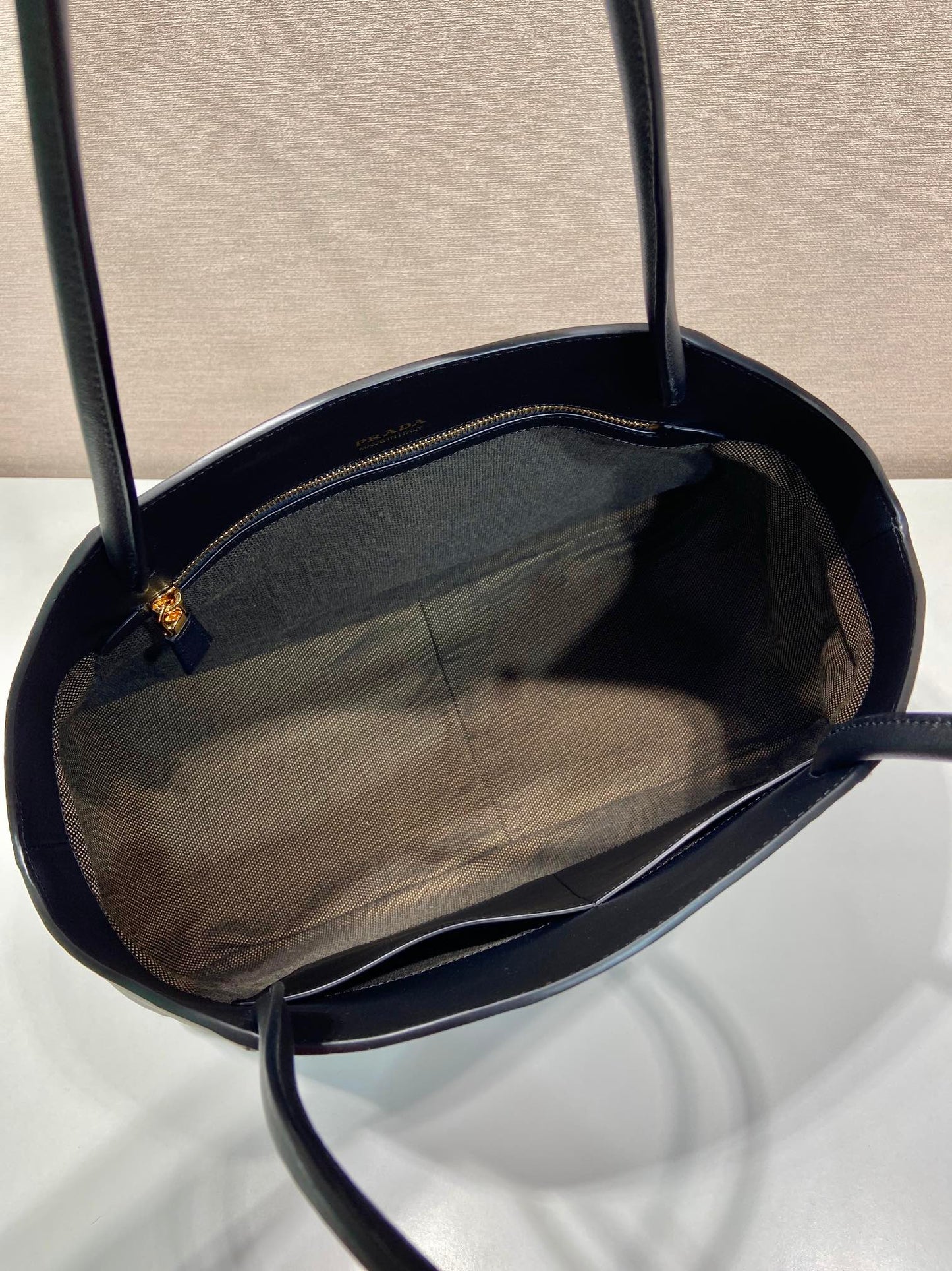 Luxury PradaELEGANT TOTE BAG 40 IN BLACK SMOOTH CALFSKIN