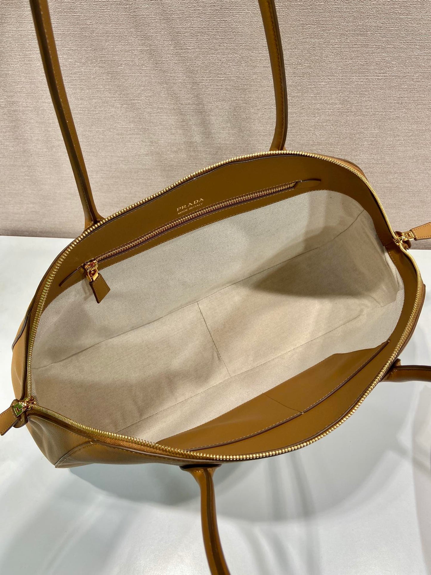 Luxury PradaLARGER TOTE BAG 48 WITH ZIPPER CLOSURE IN CIDER BROWN SMOOTH CALFSKIN