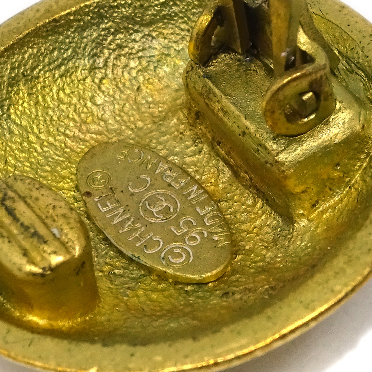 Luxury Chanel Button Earrings Clip-On Gold 95C