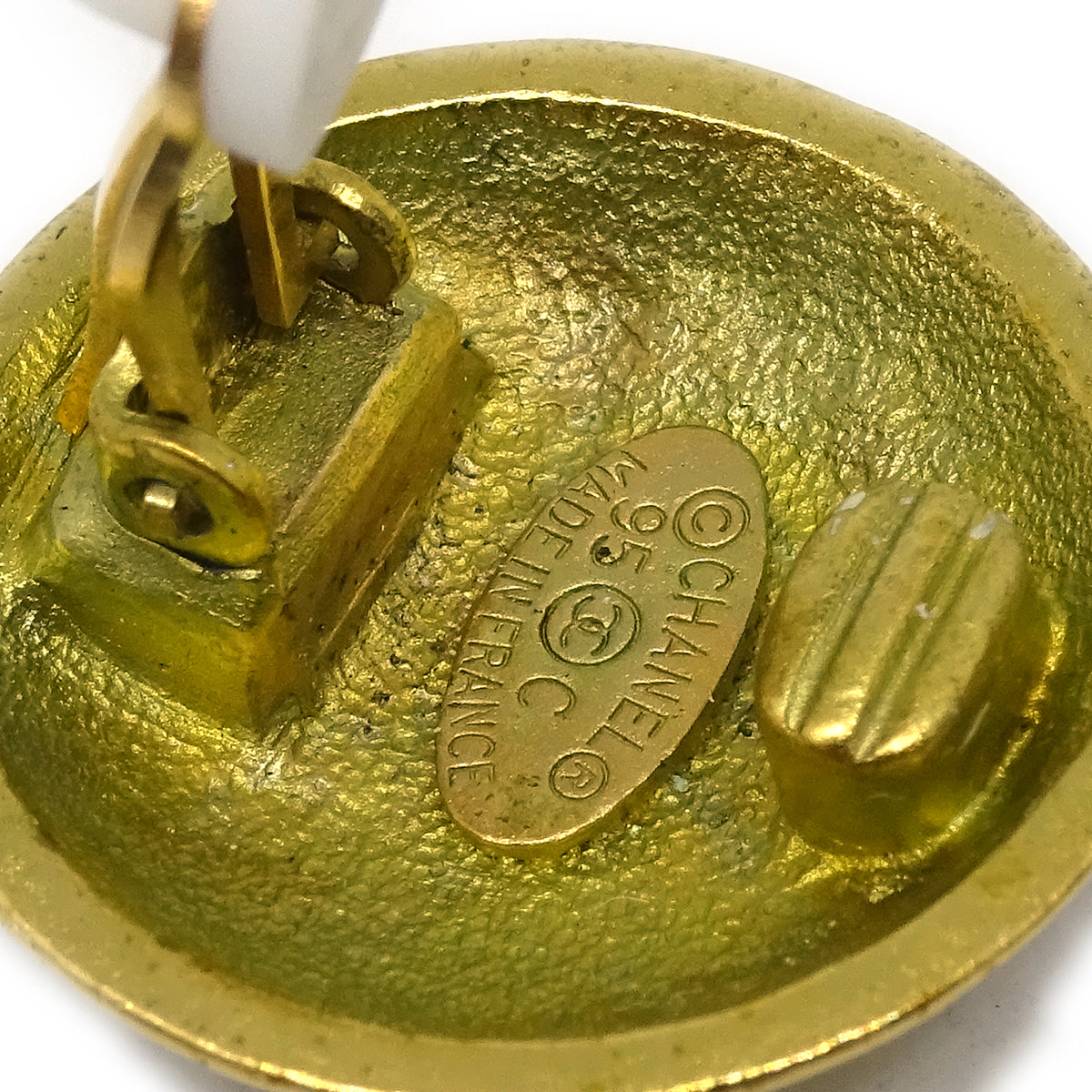 Luxury Chanel Gold Button Earrings Clip-On 95C