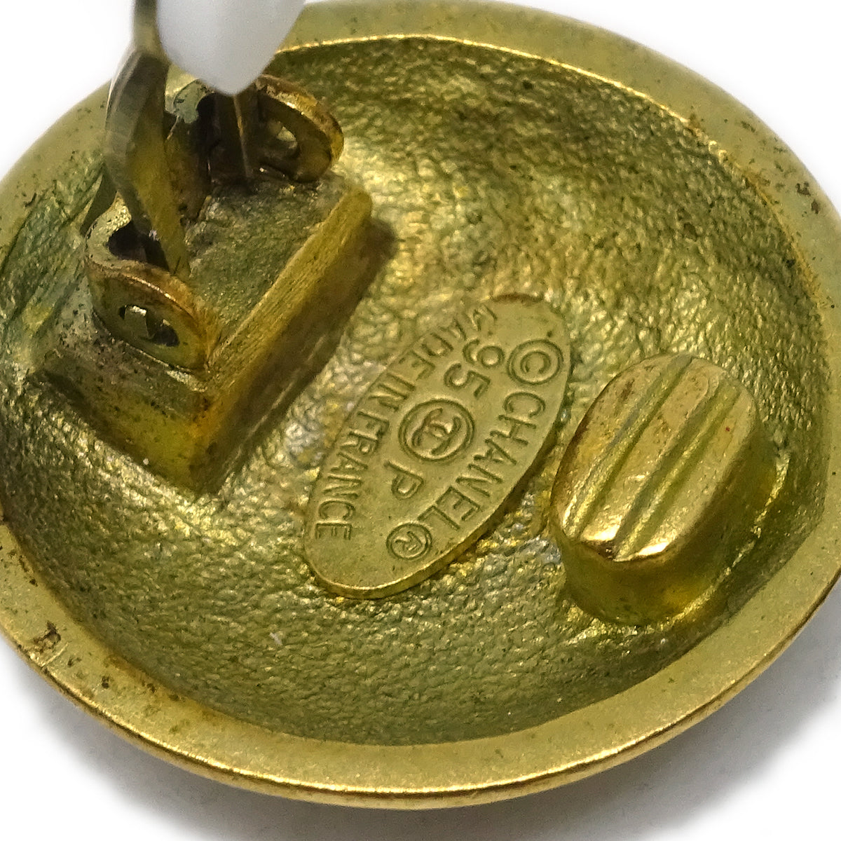 Luxury Chanel Gold Button Earrings Clip-On 95P