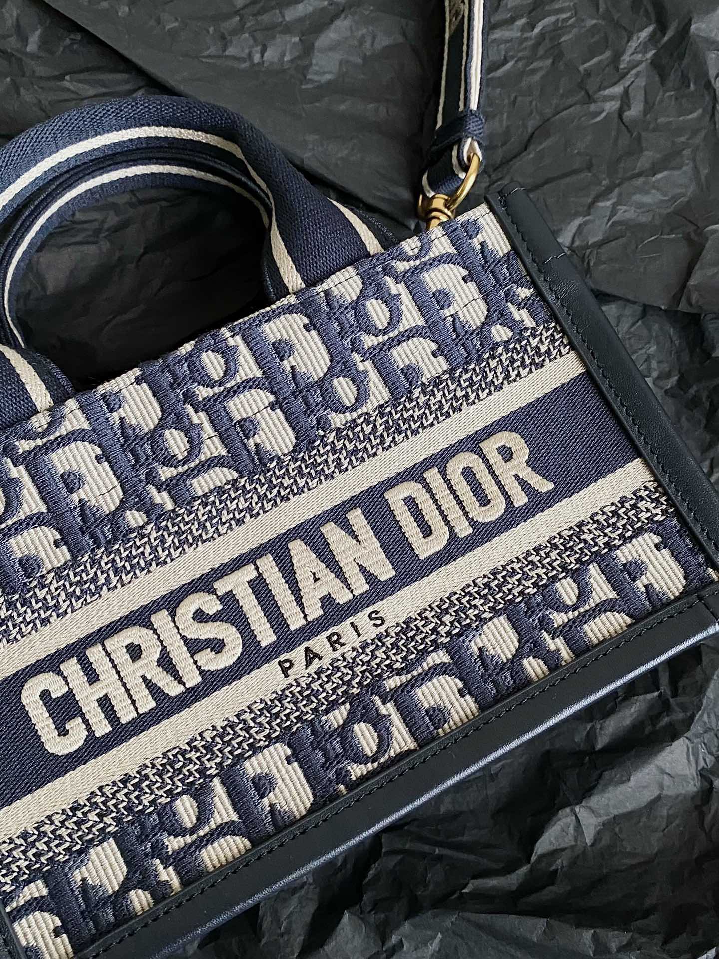 Luxury DiorMINI BOOK TOTE 21 BLUE OBLIQUE EMBROIDERY