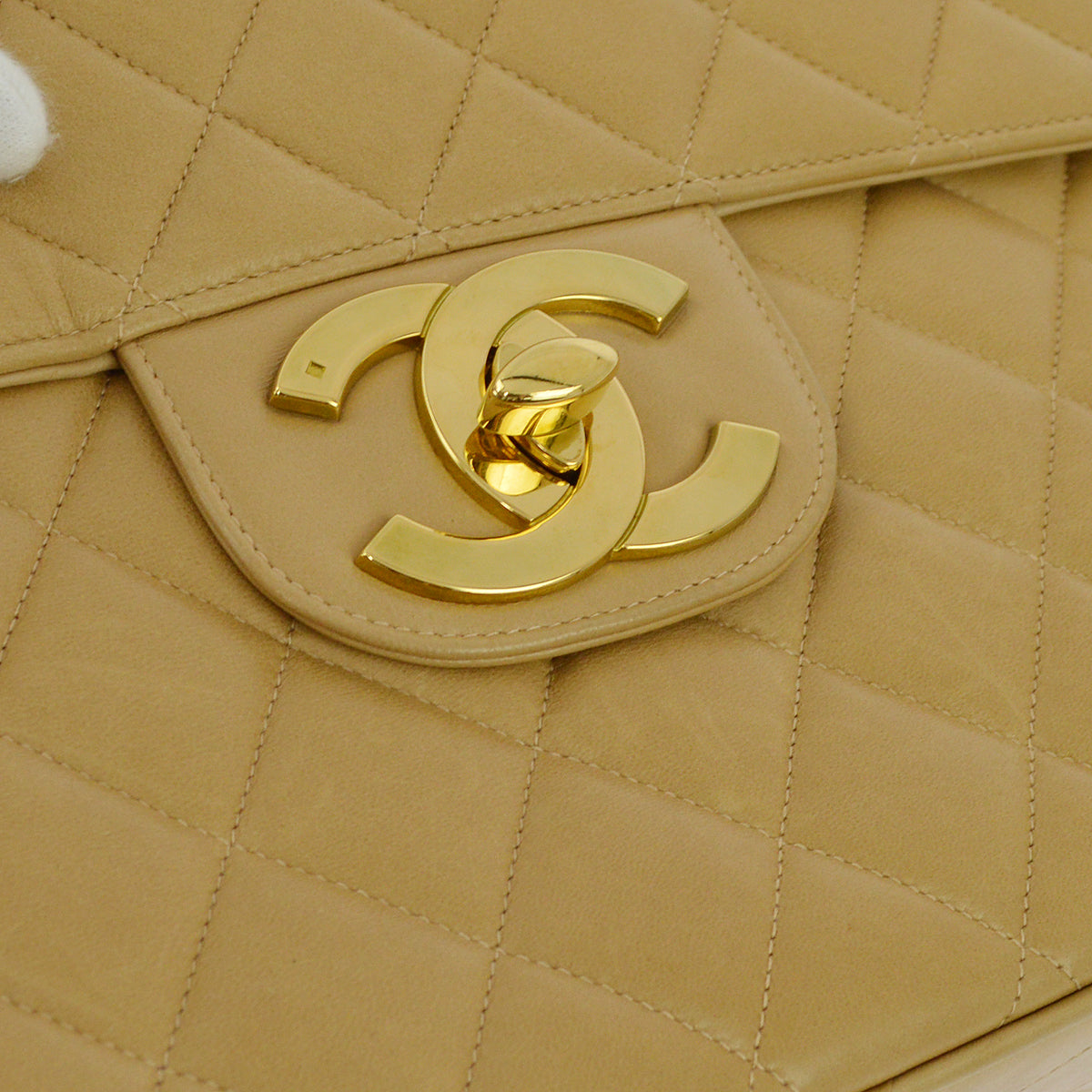 Luxury Chanel 1994-1996 Beige Lambskin Jumbo Classic Flap Bag