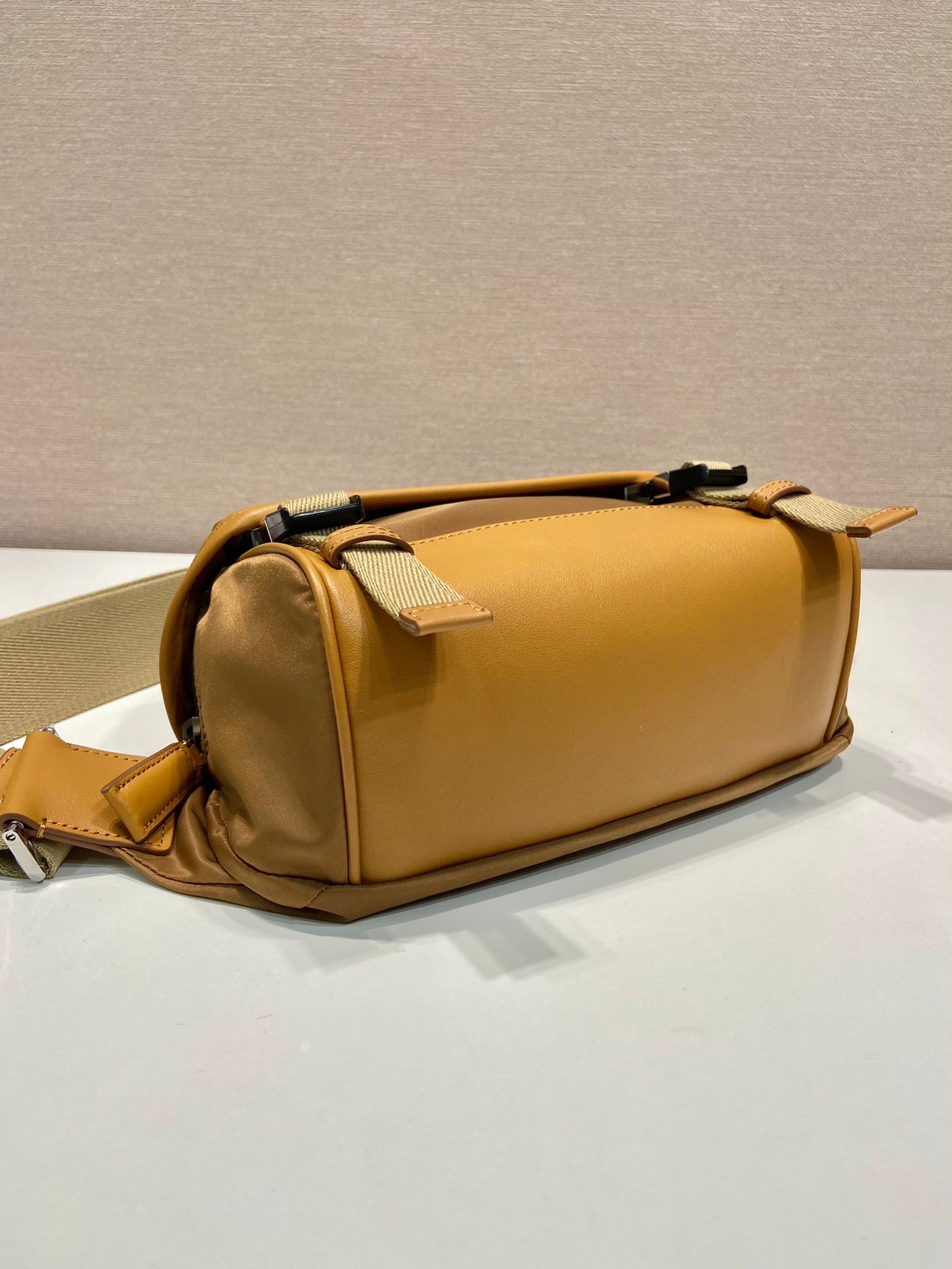 Luxury PradaMESSENGER BAG 20 IN CIDER BROWN RE-NYLON AND CALFSKIN TRIM