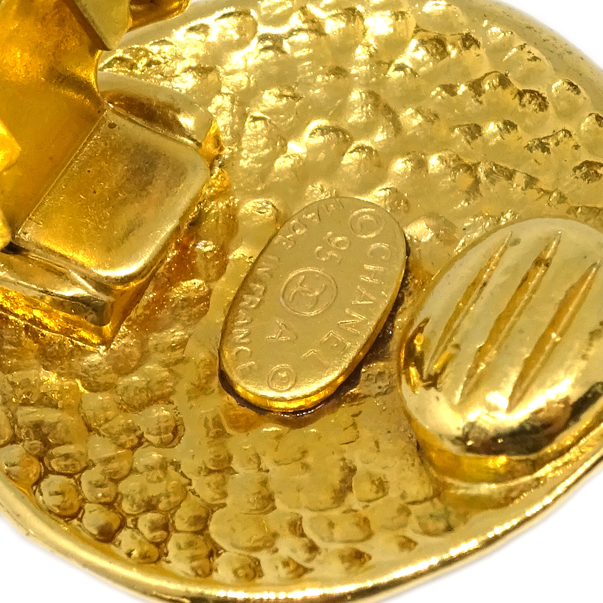 Luxury Chanel Button Earrings Clip-On Gold 95A