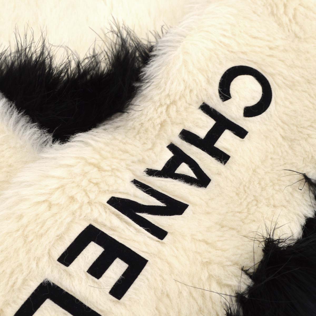 Luxury Chanel Fur Shawl Muffler Stole White Small New