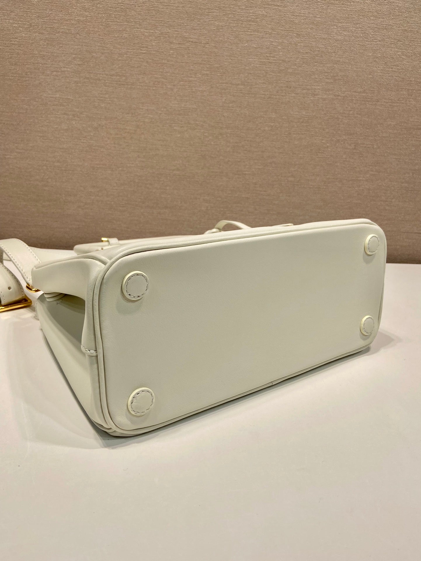 Luxury PradaMEDIUM GALLERIA BAG 28 IN WHITE SMOOTH CALFSKIN GOLD HARDWARE
