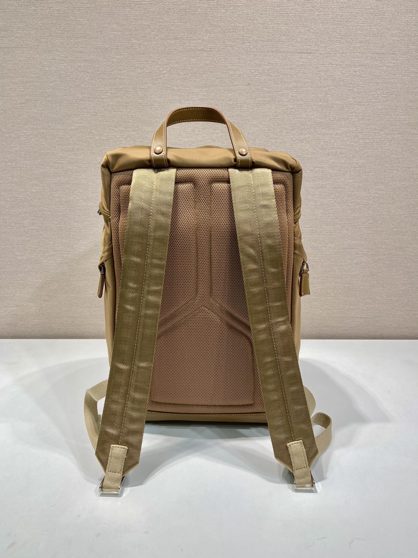 Luxury PradaBACKPACK 45 IN CIDER BROWN RE-NYLON AND CALFSKIN TRIM