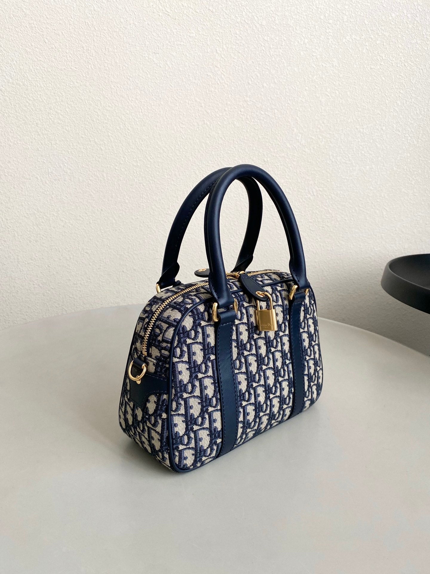 Luxury DiorMEDIUM D-VIBE BOWLING BAG 25 BLUE JACQUARD
