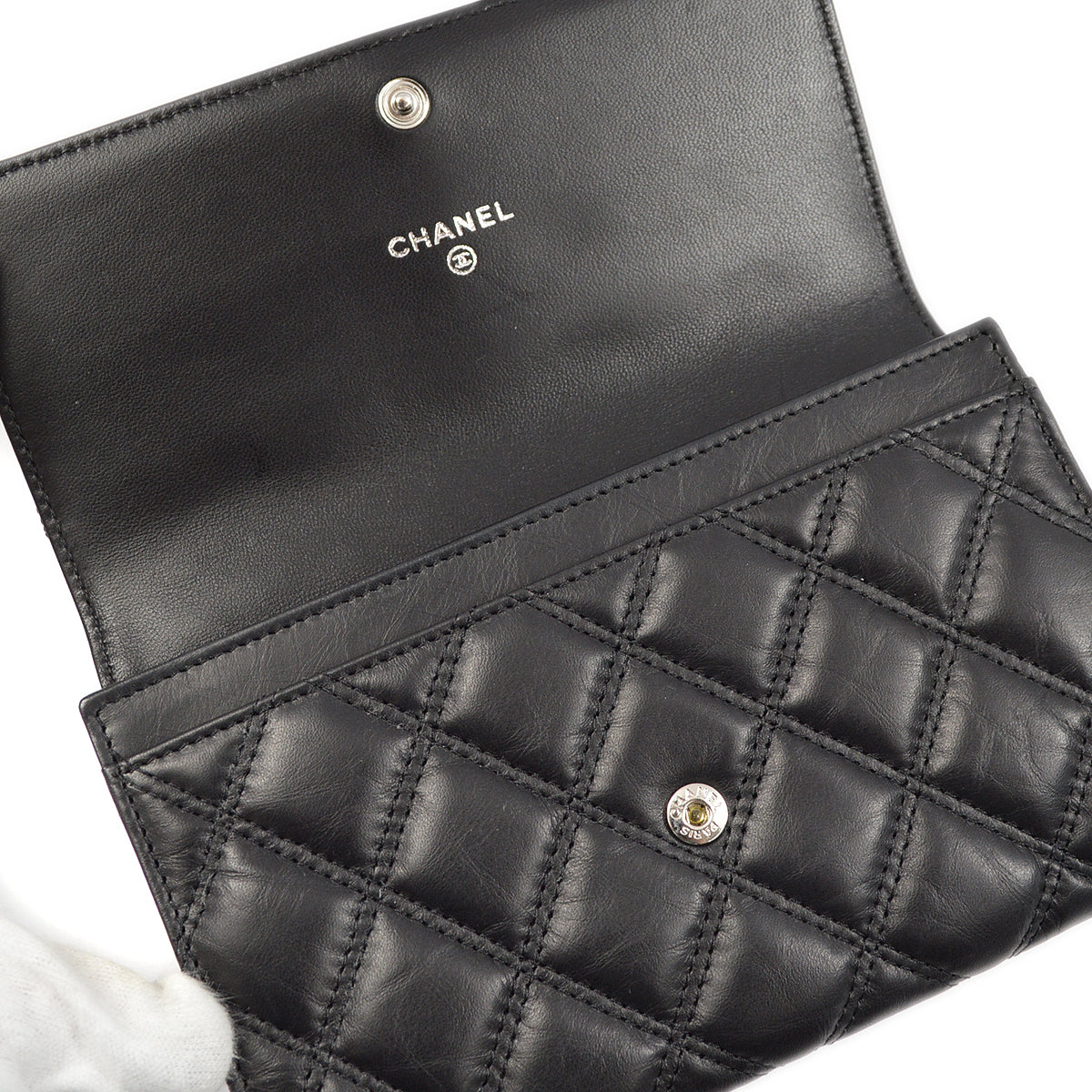 Luxury Chanel 2006-2008 Black Calfskin Bifold Wallet
