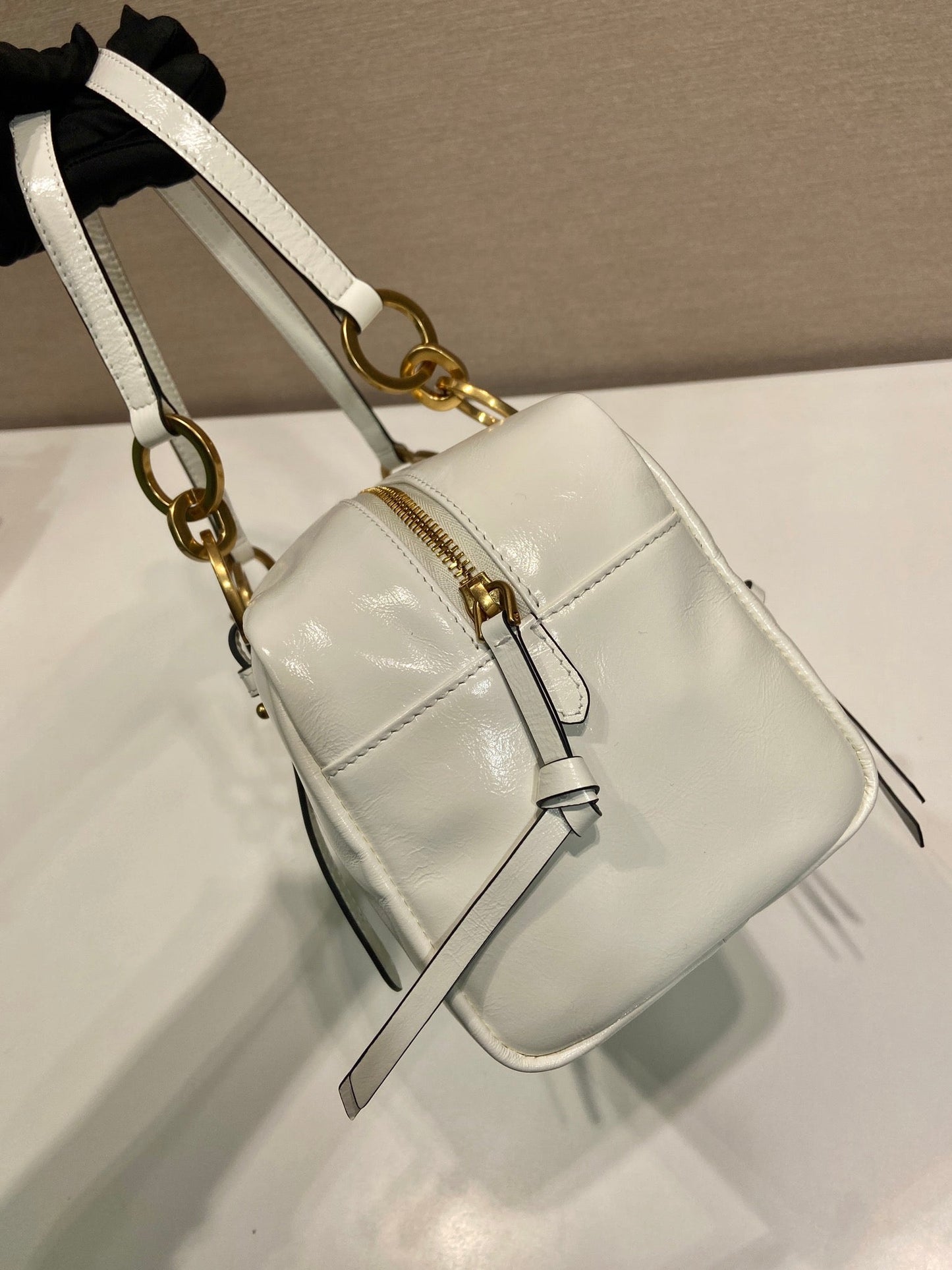 Luxury PradaLARGE RECTANGULAR BAG 30 IN WHITE OIL WAX LAMBSKIN GOLD HARDWARE