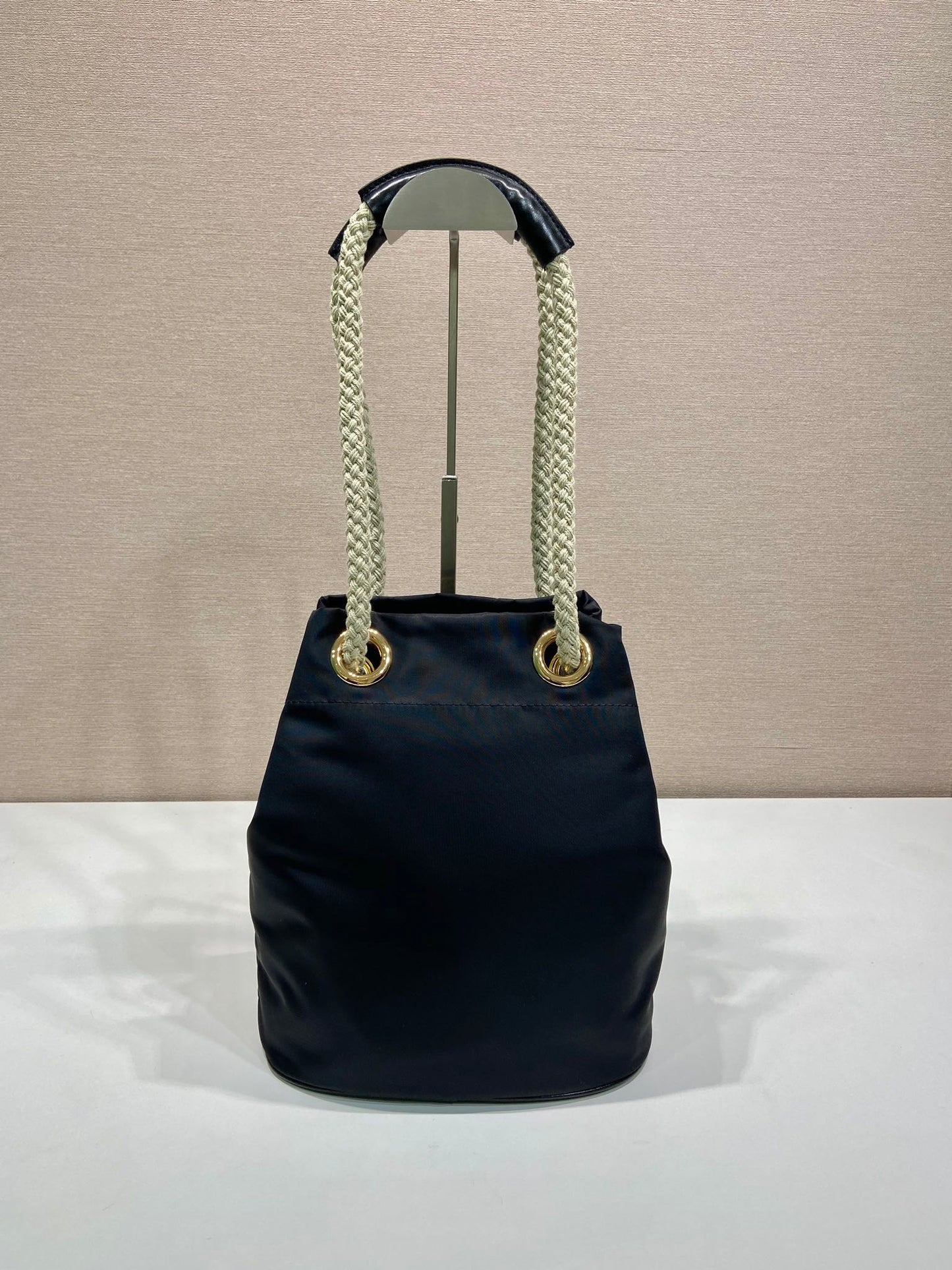 Luxury PradaBUCKET BAG 28 IN BLACK RE-NYLON GOLD LOGO
