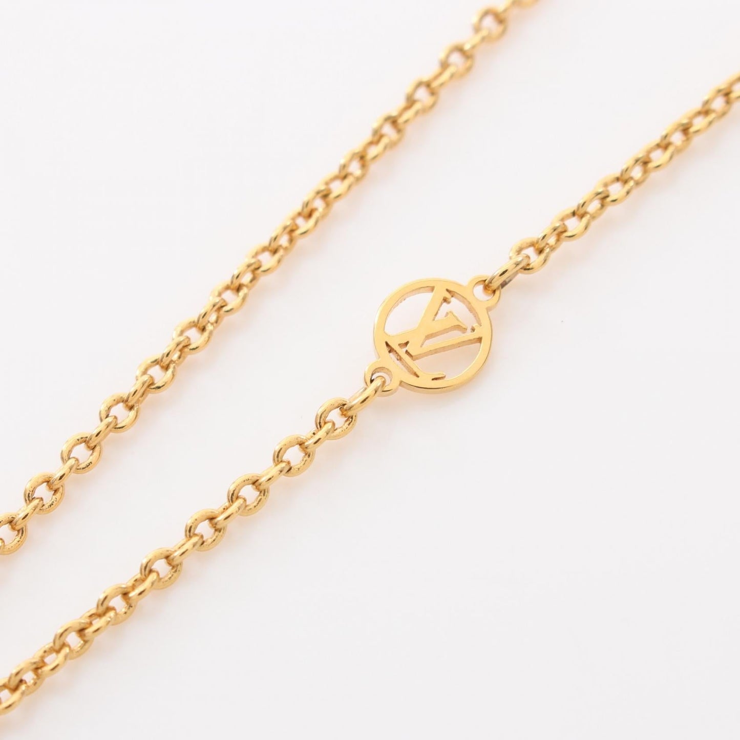 Louis Vuitton Essential V Necklace Gold M00857