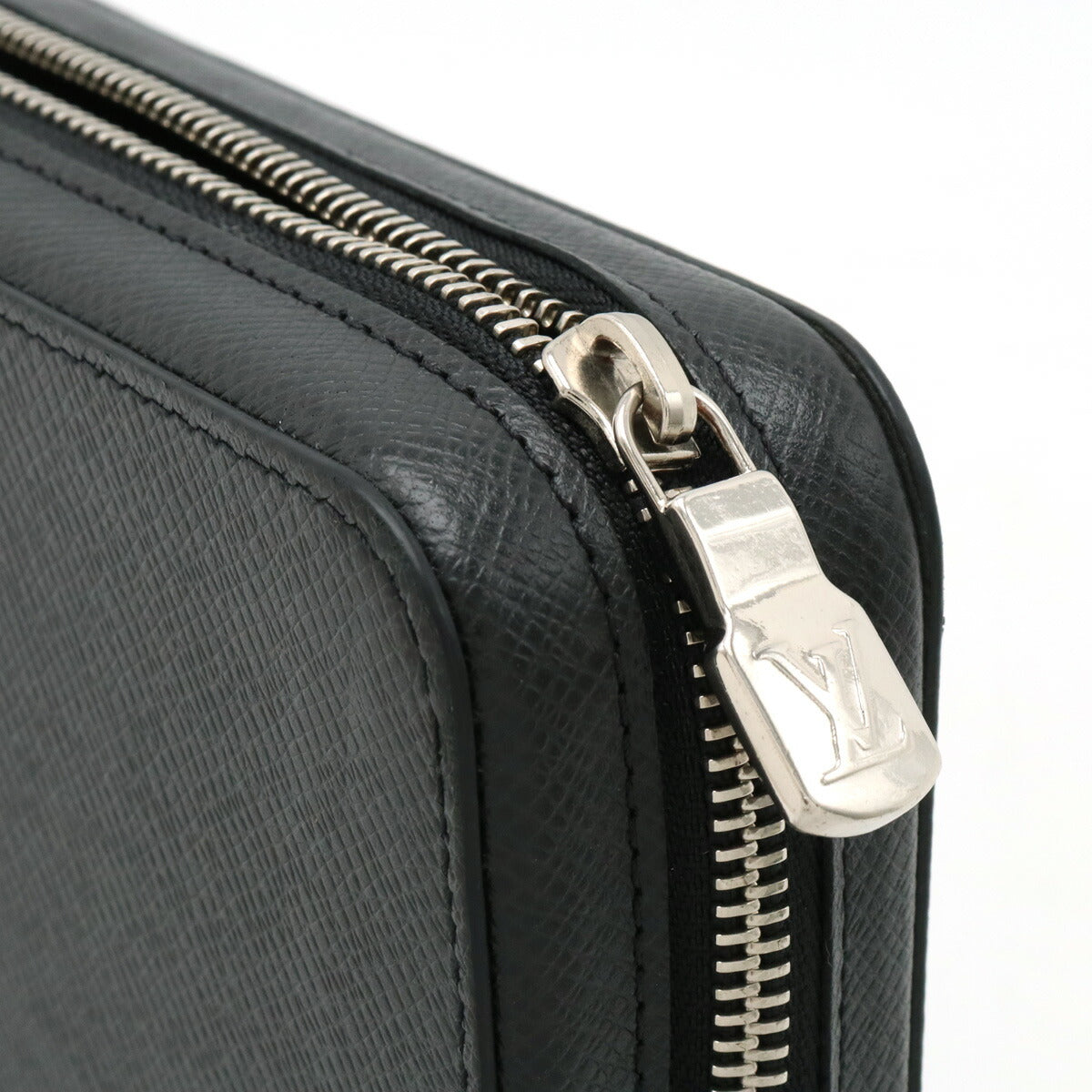 Louis Vuitton Taiga Zippy XL Wallet Black