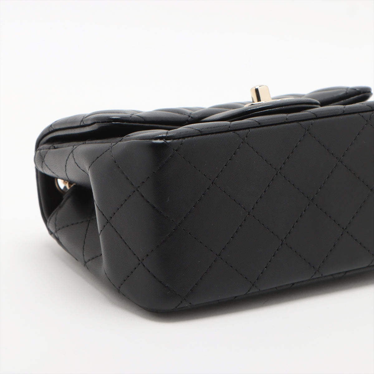 Chanel Minimatrasse 17 Single Chain Single Chain Bag Black Silver A35200