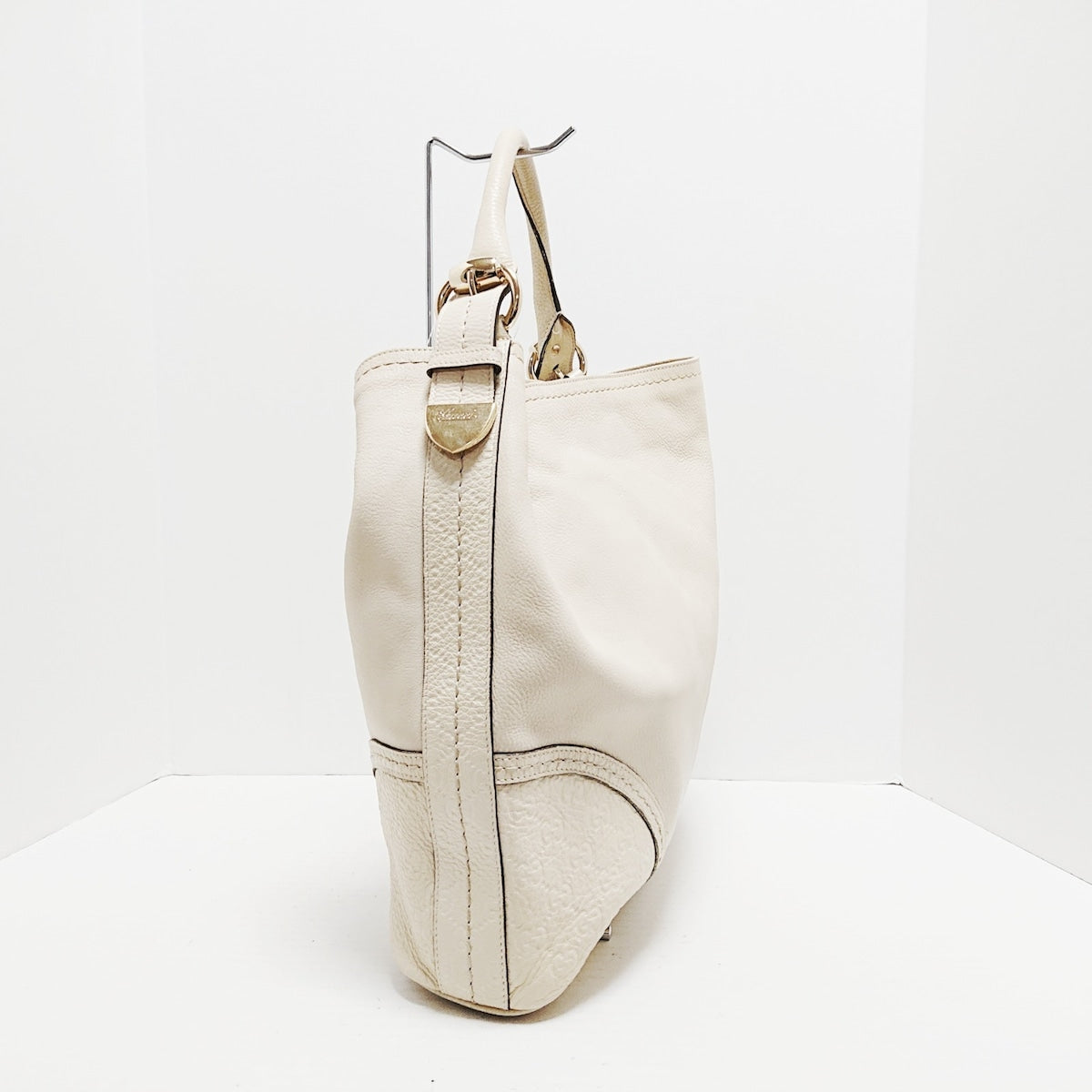 Luxury Gucci Trending 2025 Shimmer Line Leather Tote Bag ()