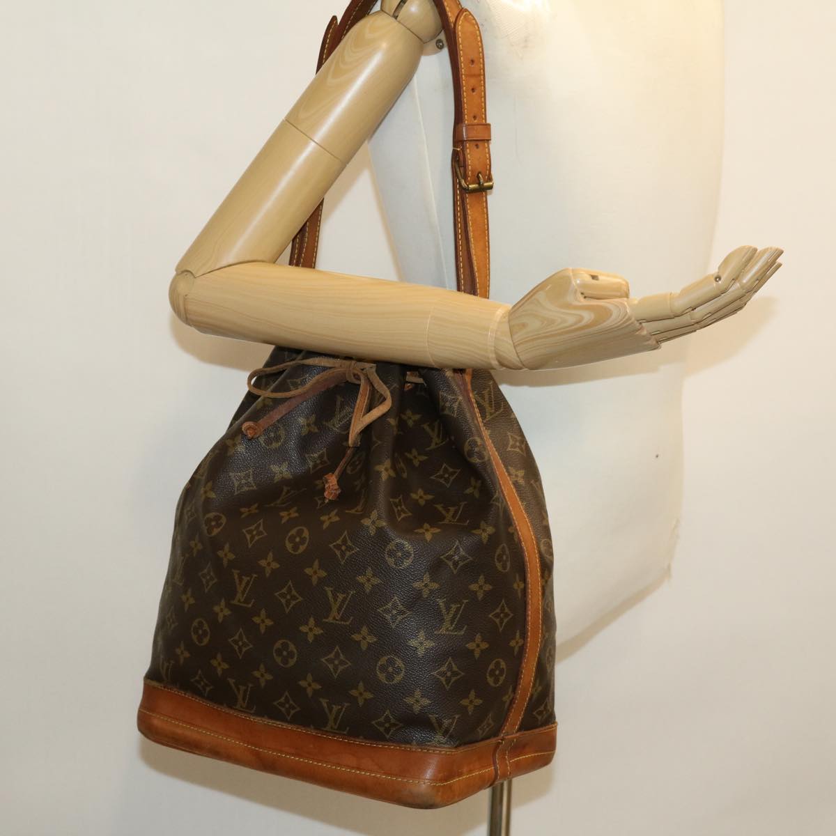 LOUIS VUITTON Monogram Noe Shoulder Bag M42224 LV 30540