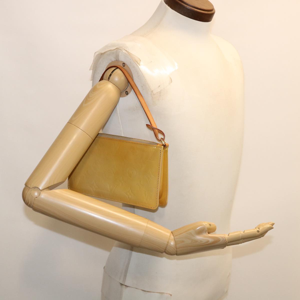 LOUIS VUITTON Monogram Vernis Lexington Accessory Pouch Beige M91010 31340
