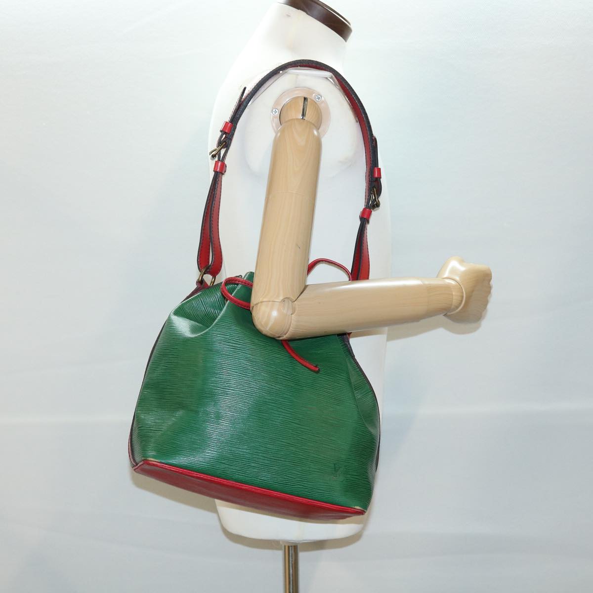 LOUIS VUITTON Epi Petit Noe Bicolor Shoulder Bag Green Red M44147 LV 32346