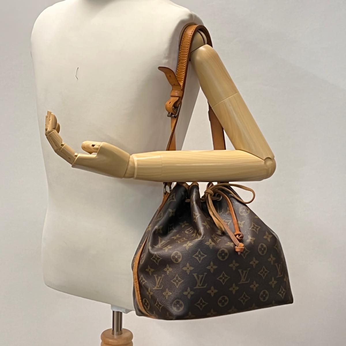 LOUIS VUITTON Monogram Petit Noe Shoulder Bag M42226 LV 32428