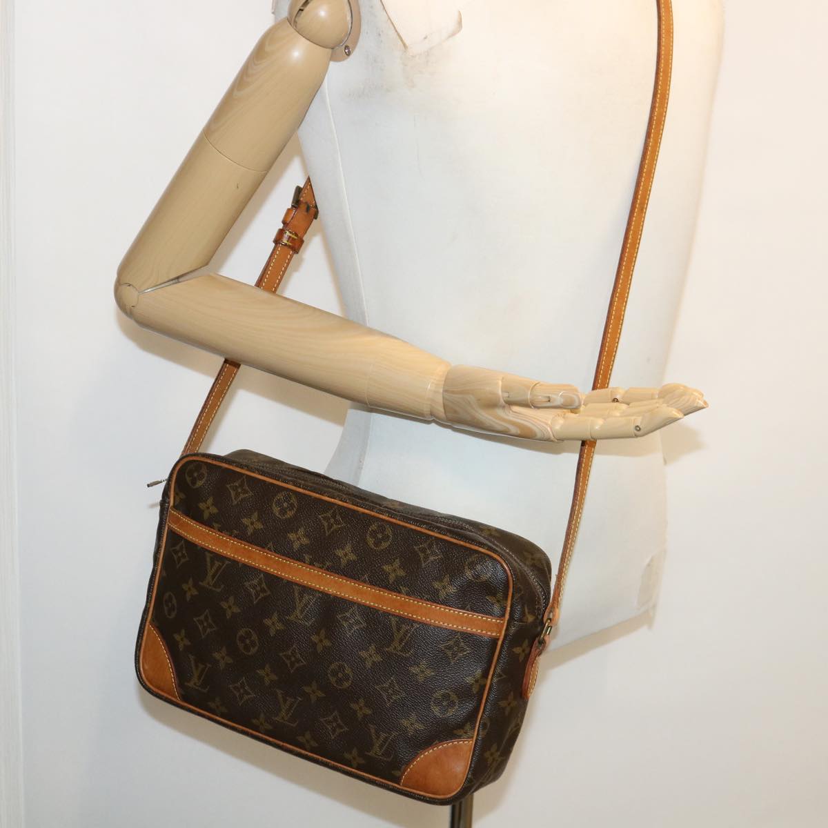LOUIS VUITTON Monogram Trocadero 30 Shoulder Bag M51272 LV 33088
