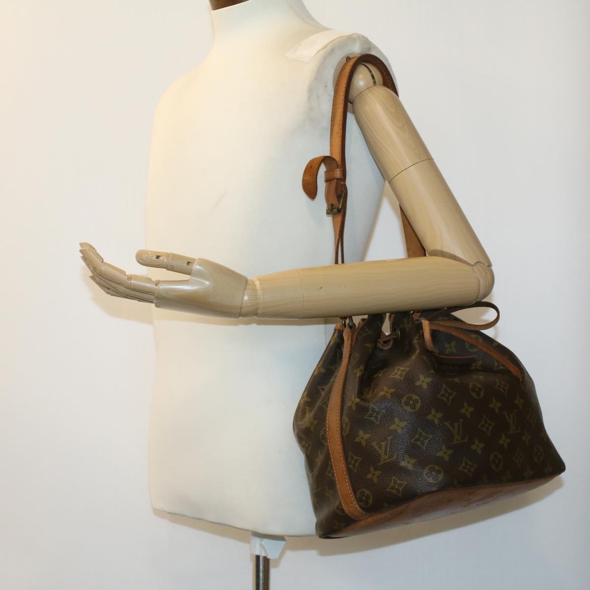 LOUIS VUITTON Monogram Petit Noe Shoulder Bag M42226 LV 33802