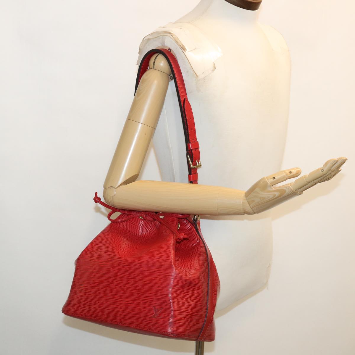 LOUIS VUITTON Epi Petit Noe Shoulder Bag Red M44107 LV 33920