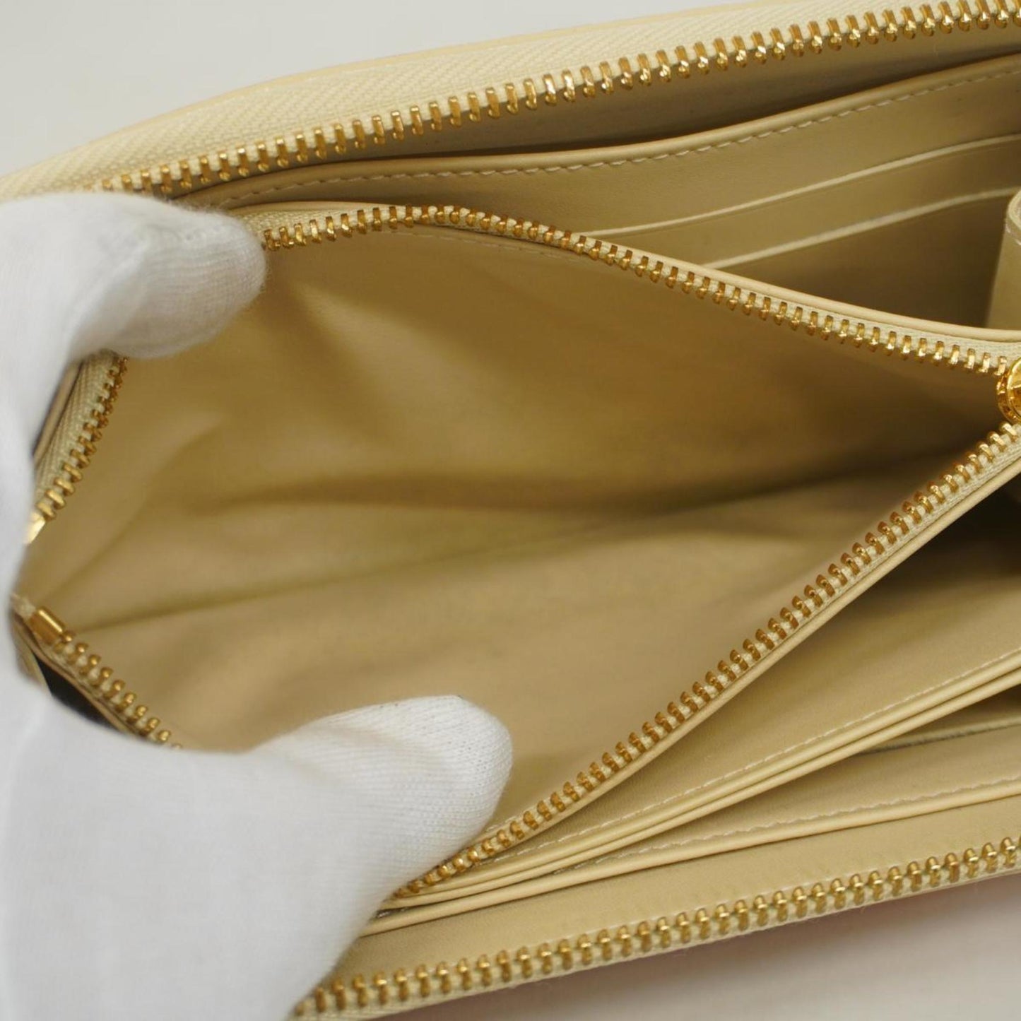 Louis Vuitton Zippy Patent Leather Wallet ()