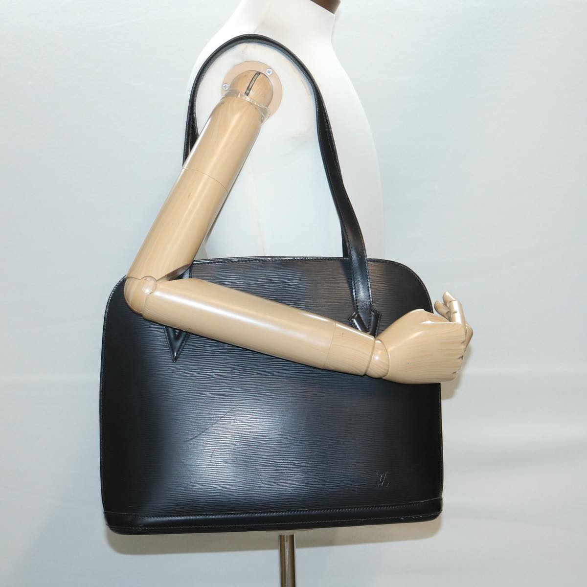 LOUIS VUITTON Epi Lussac Shoulder Bag Black M52282 LV 34006