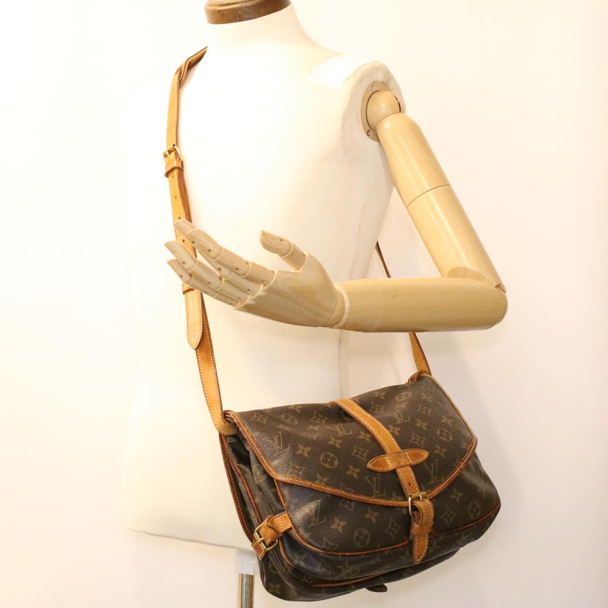 LOUIS VUITTON Monogram Saumur 35 Shoulder Bag M42254 LV 34310