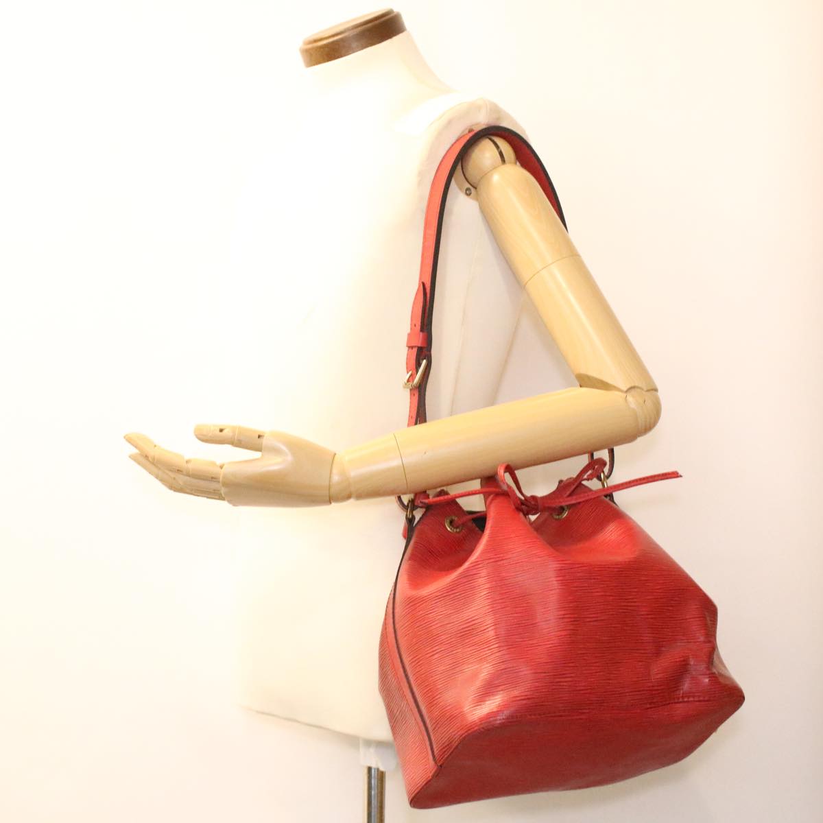 LOUIS VUITTON Epi Petit Noe Shoulder Bag Red M44107 LV 34381