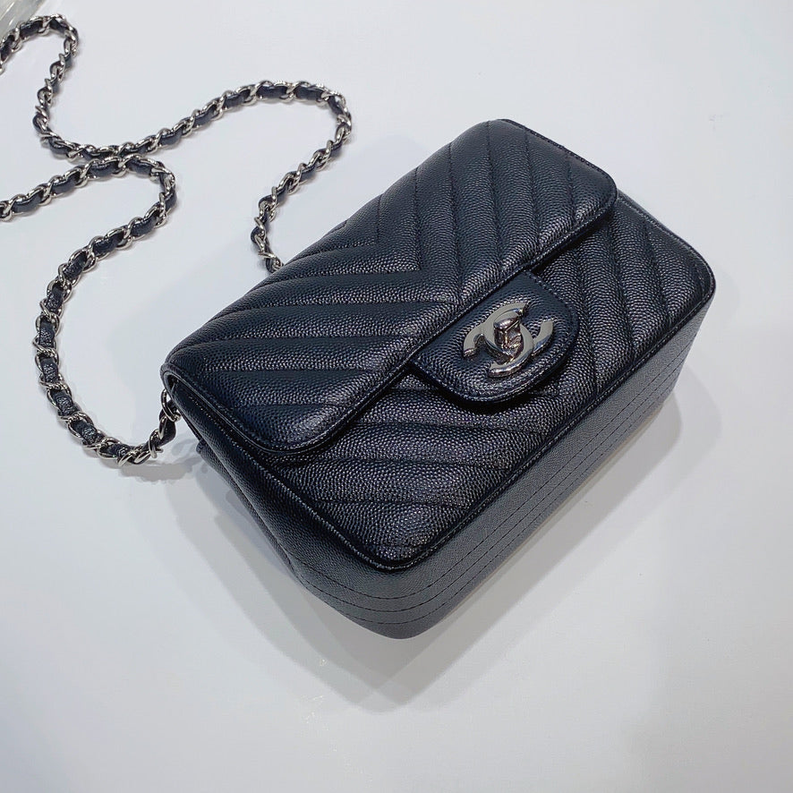 No.3710-Chanel Caviar Chevron Classic Flap Mini 17cm