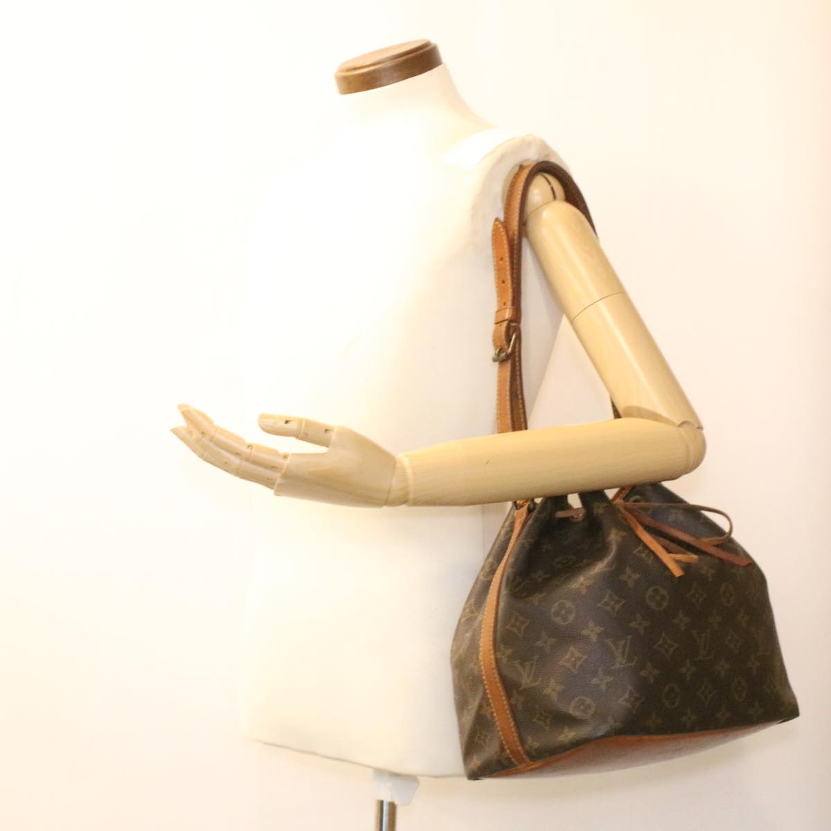LOUIS VUITTON Monogram Petit Noe Shoulder Bag M42226 LV 35431