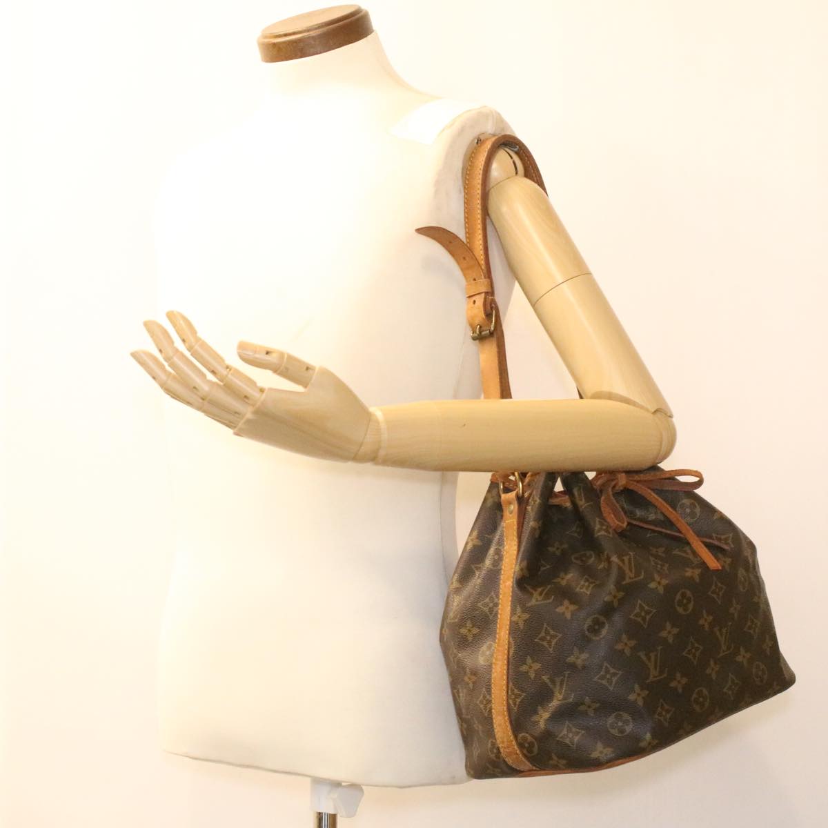 LOUIS VUITTON Monogram Petit Noe Shoulder Bag M42226 LV 35800