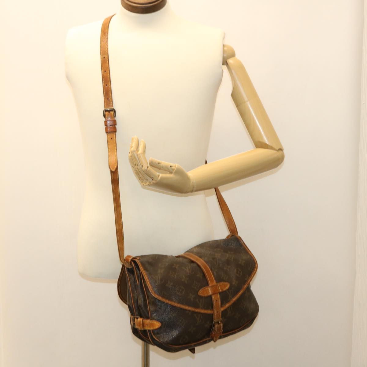 LOUIS VUITTON Monogram Saumur 30 Shoulder Bag M42256 LV 35928