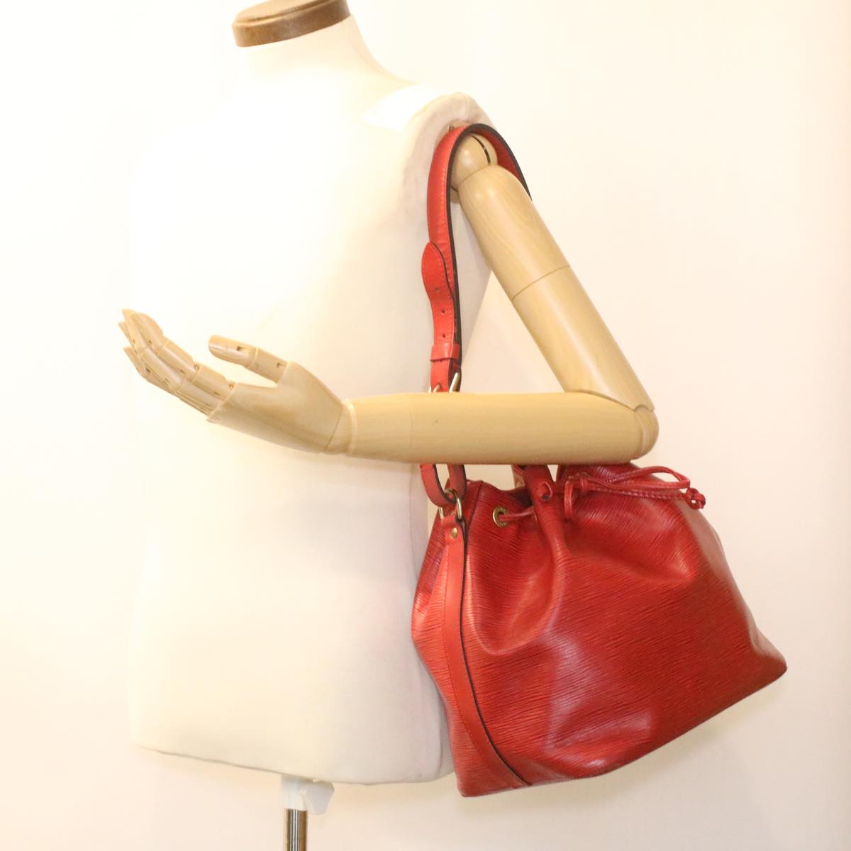 LOUIS VUITTON Epi Petit Noe Shoulder Bag Red M44107 LV 35982