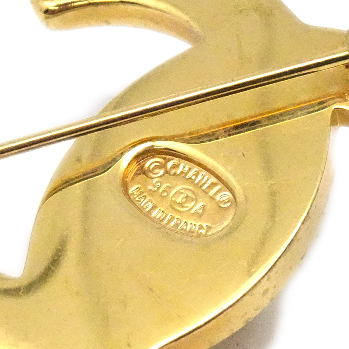Luxury Chanel Turnlock Brooch Pin Gold 96A