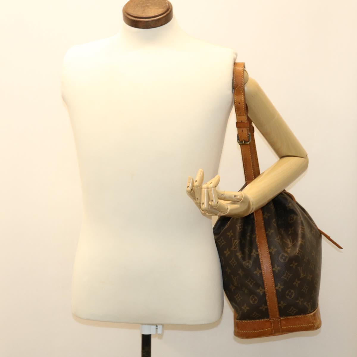 LOUIS VUITTON Monogram Noe Shoulder Bag M42224 LV 36940