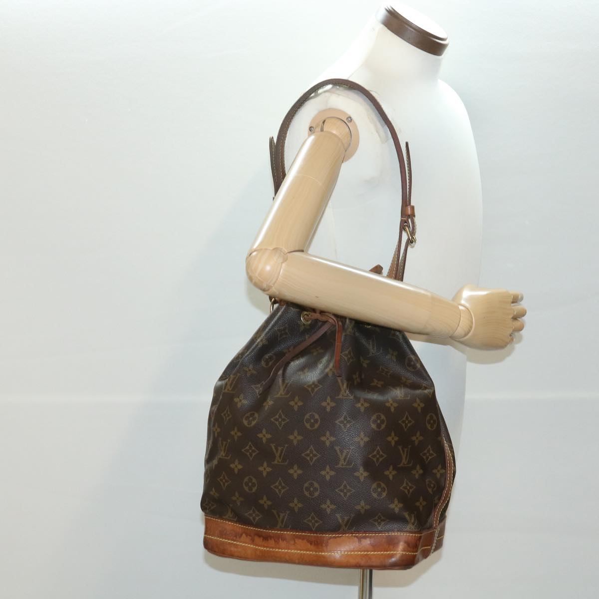 LOUIS VUITTON Monogram Noe Shoulder Bag M42224 LV 37592